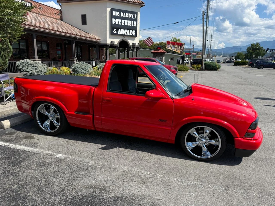 2001 Chevrolet S-10 - Image 9 of 31