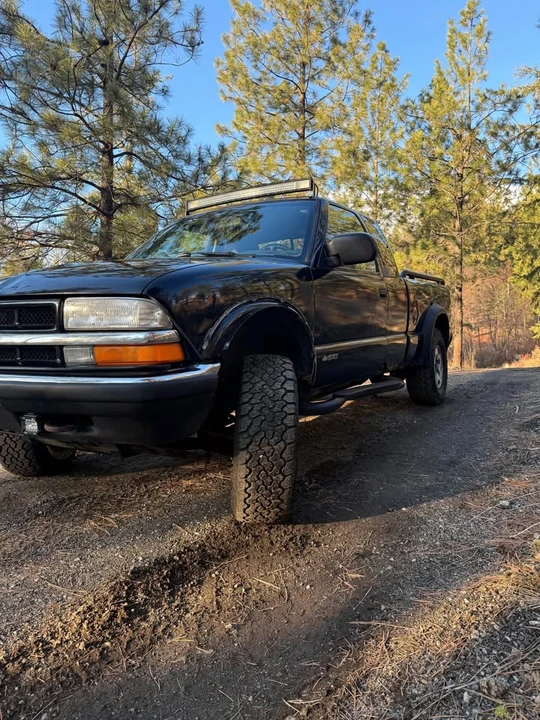 2001 Chevrolet S-10 - Image 3 of 5