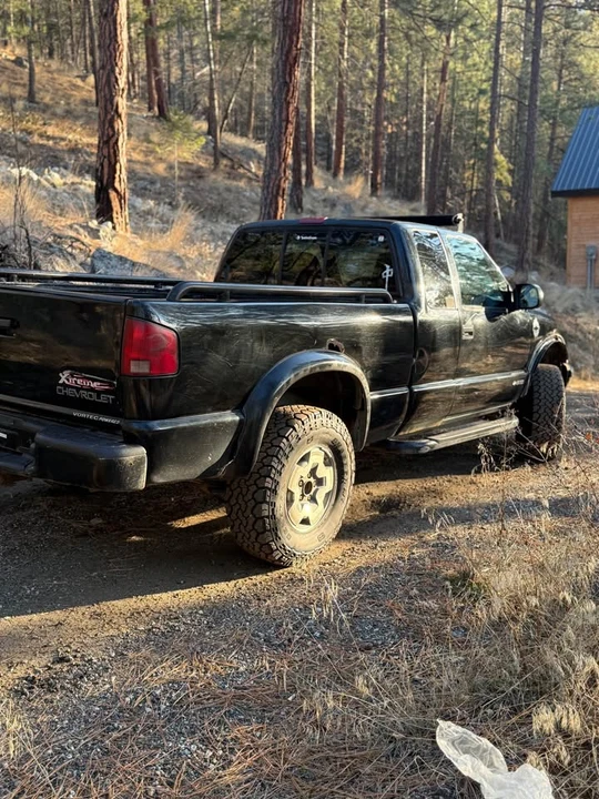 2001 Chevrolet S-10 - Image 4 of 5