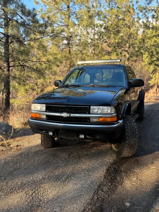 2001 Chevrolet S-10 - Image 2 of 5