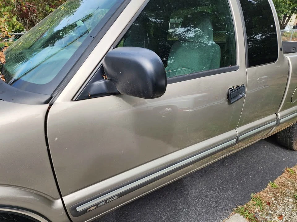 2001 Chevrolet S-10 - Image 2 of 10