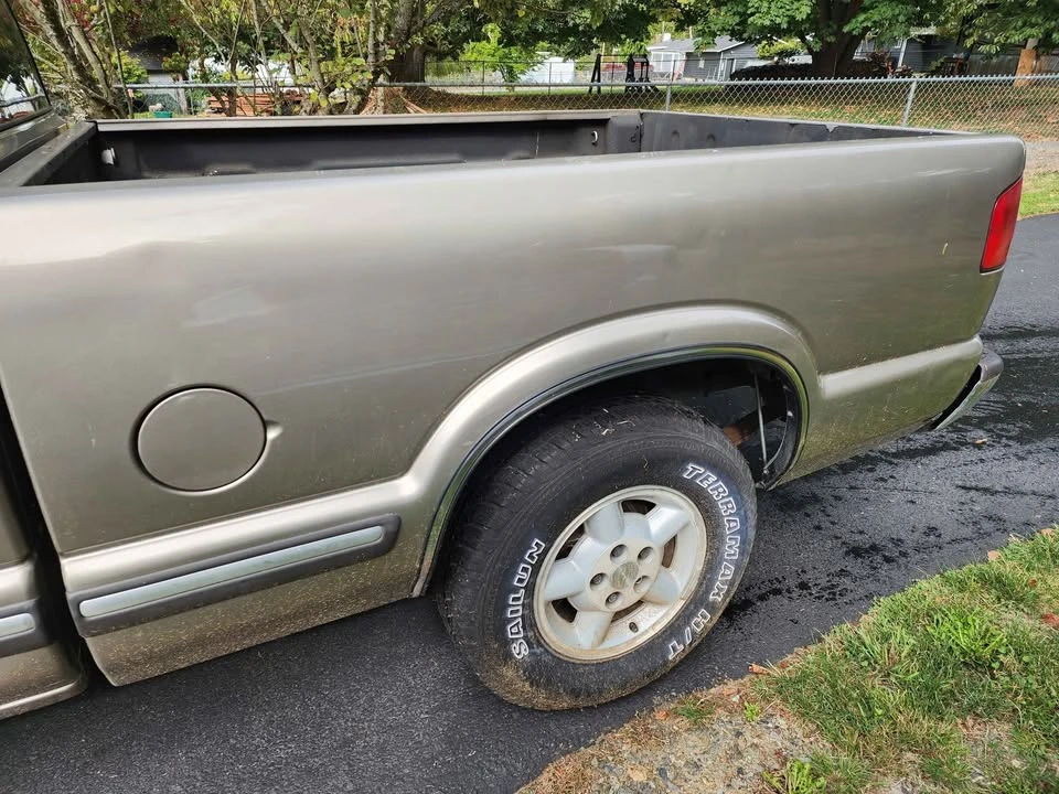 2001 Chevrolet S-10 - Image 3 of 10