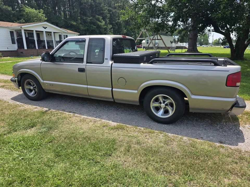 2001 Chevrolet S-10 - Image 2 of 10