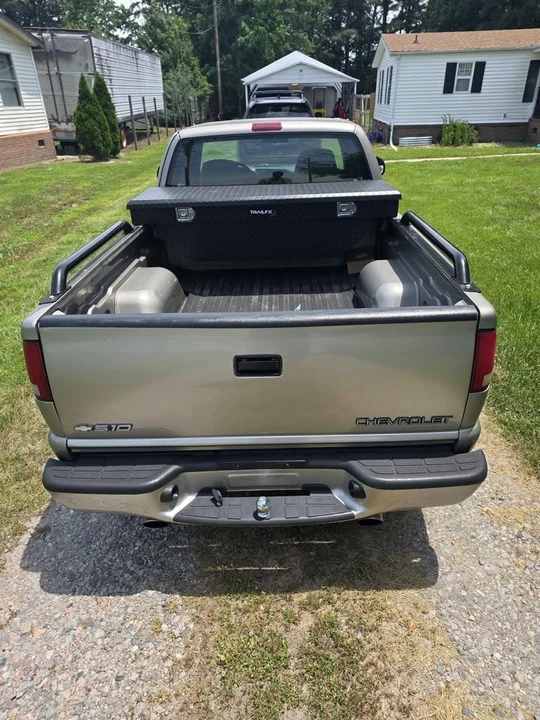 2001 Chevrolet S-10 - Image 4 of 10