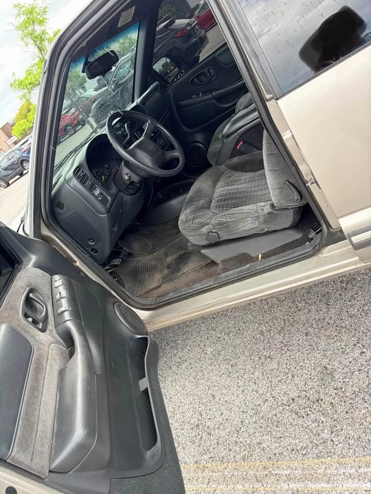2001 Chevrolet S-10 - Image 5 of 10