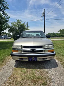 2001 Chevrolet S10 Extended Cab LS Pickup 3D 6 ft