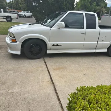 2001 Chevrolet S10 Extended Cab LS Pickup 3D 6 ft