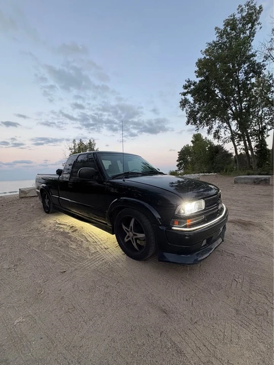 2001 Chevrolet S-10 - Image 8 of 9