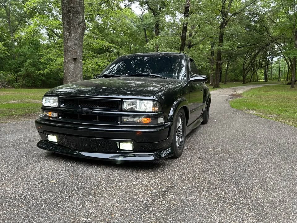 2001 Chevrolet S-10 - Image 2 of 18