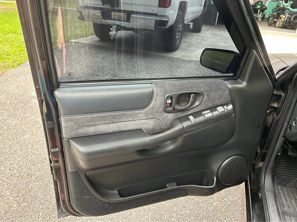2001 Chevrolet S-10 - Image 11 of 18