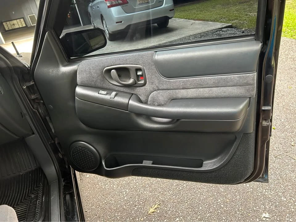 2001 Chevrolet S-10 - Image 14 of 18