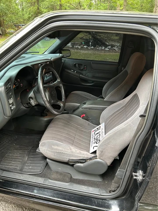 2001 Chevrolet S-10 - Image 12 of 18