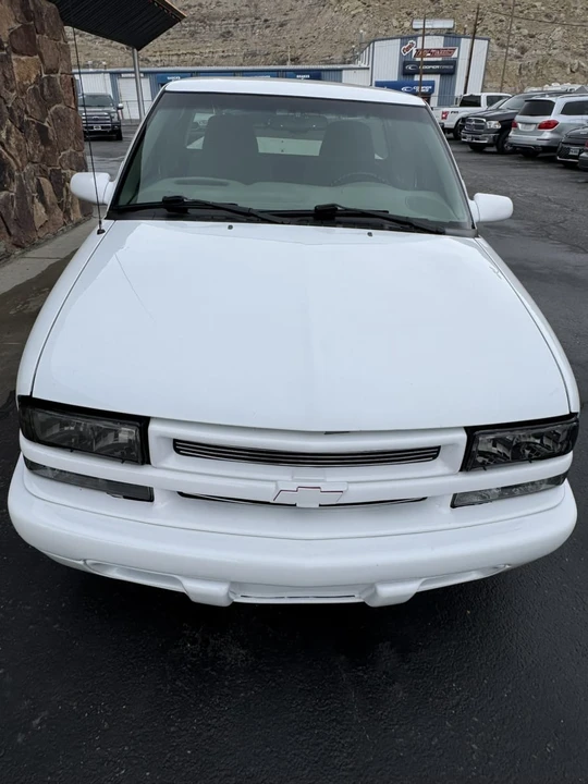 2001 Chevrolet S-10 - Image 7 of 31