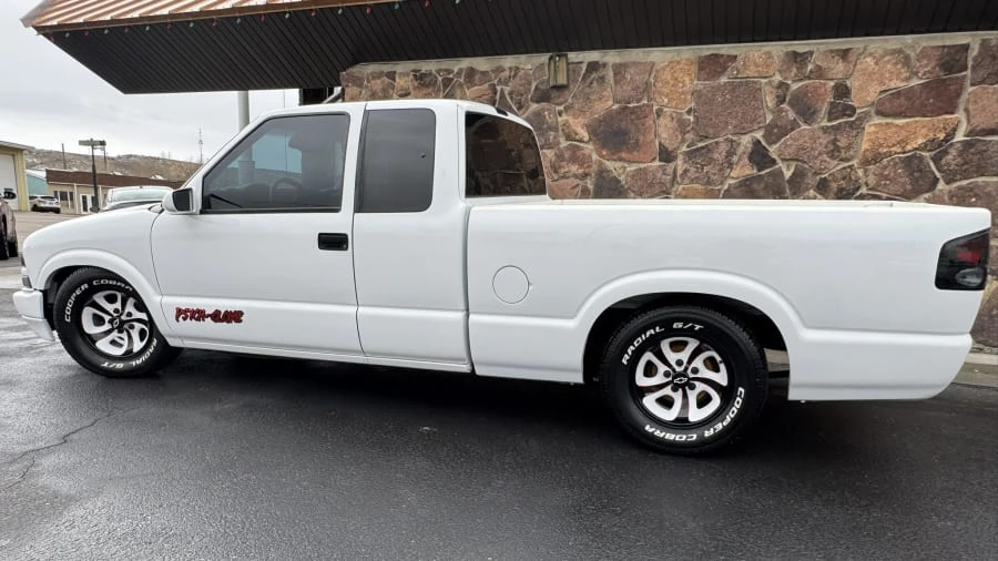 2001 Chevrolet S-10 - Image 2 of 31