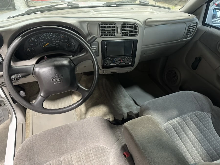 2001 Chevrolet S-10 - Image 25 of 31