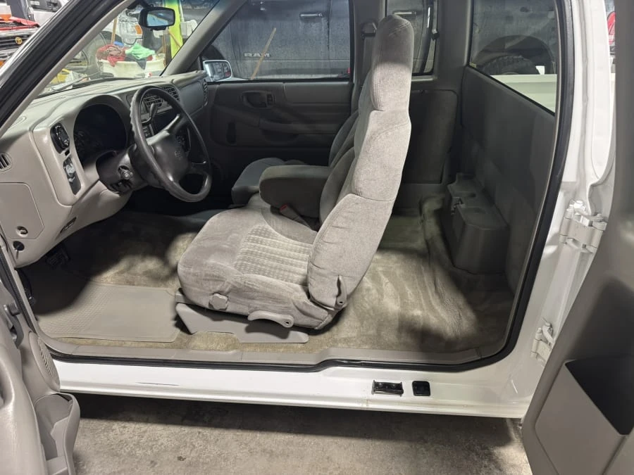 2001 Chevrolet S-10 - Image 24 of 31