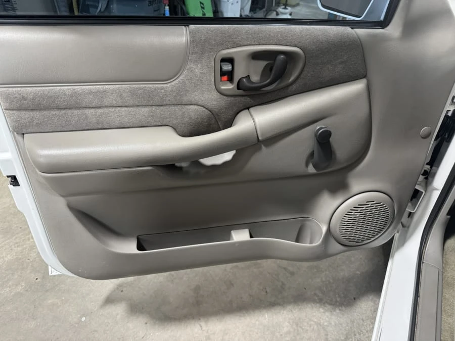 2001 Chevrolet S-10 - Image 28 of 31