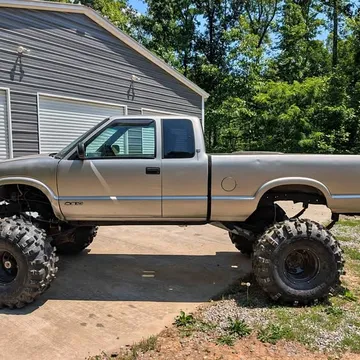 2001 Chevrolet S10 Extended Cab Pickup