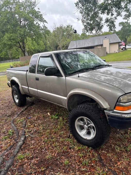 2001 Chevrolet S-10 - Image 3 of 8