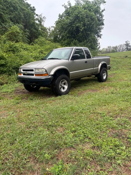 2001 Chevrolet S-10 - Image 4 of 8