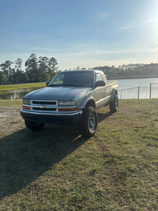 2001 Chevrolet S-10 - Image 5 of 8