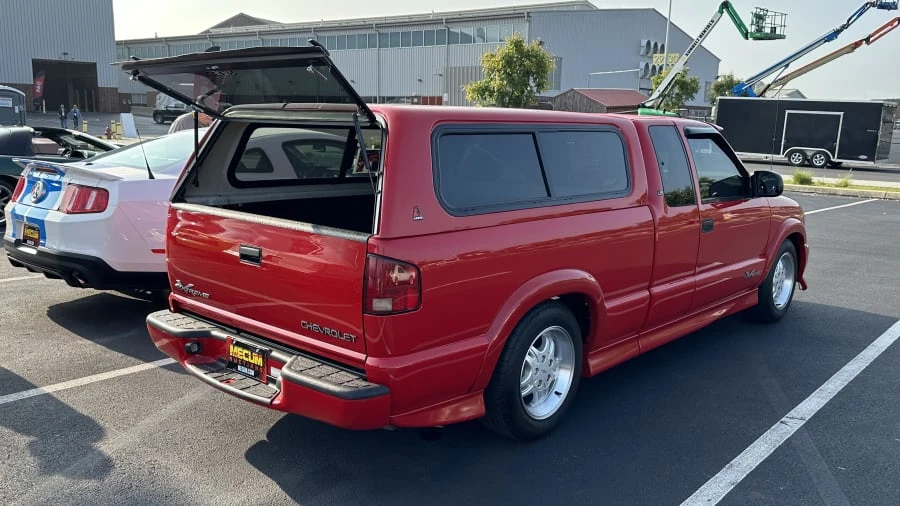 2001 Chevrolet S-10 - Image 2 of 6