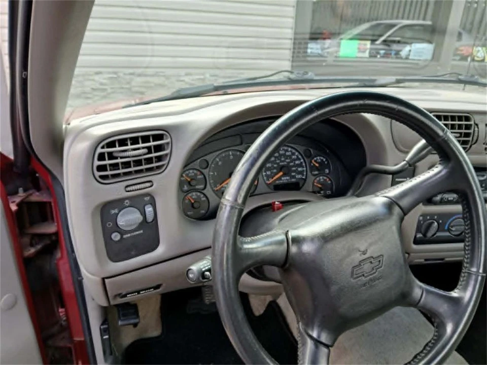 2001 Chevrolet S-10 - Image 6 of 10