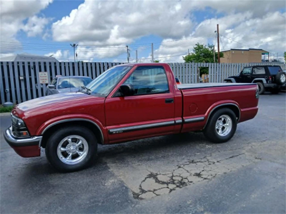 2001 Chevrolet S-10 - Image 3 of 10