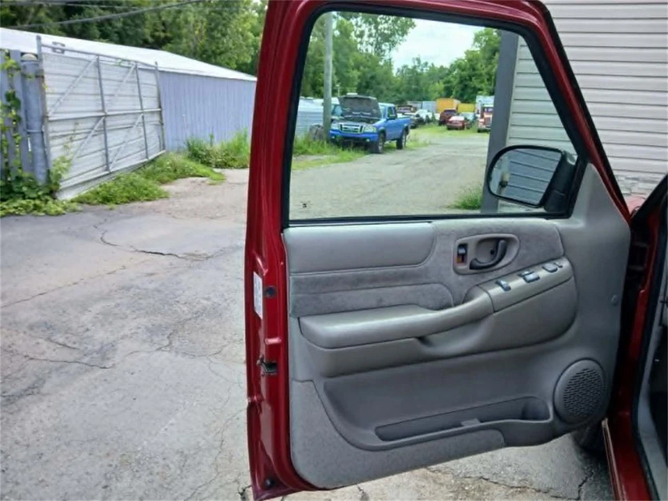 2001 Chevrolet S-10 - Image 7 of 10
