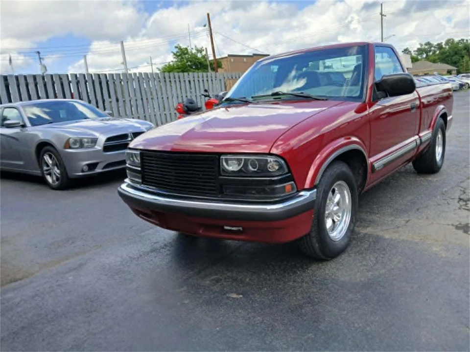 2001 Chevrolet S-10 - Image 4 of 10