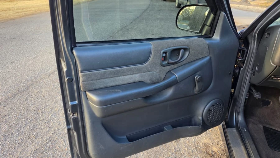 2001 Chevrolet S-10 - Image 12 of 18
