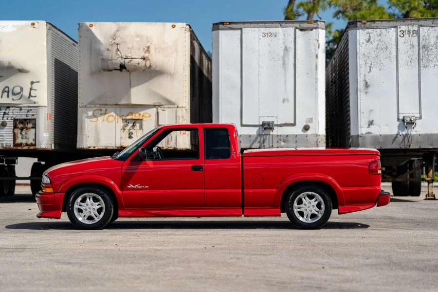 2001 Chevrolet S-10 - Image 2 of 27