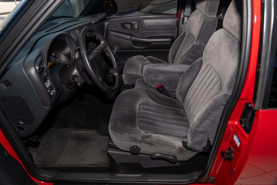 2001 Chevrolet S-10 - Image 17 of 27