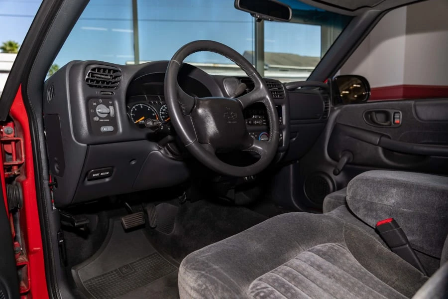 2001 Chevrolet S-10 - Image 16 of 27