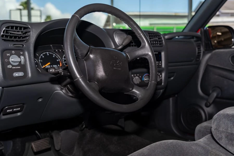 2001 Chevrolet S-10 - Image 19 of 27