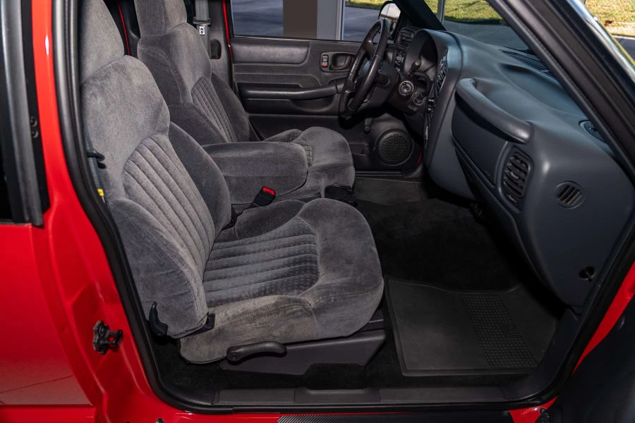 2001 Chevrolet S-10 - Image 18 of 27