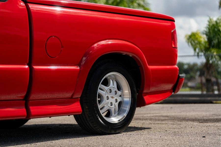2001 Chevrolet S-10 - Image 7 of 27