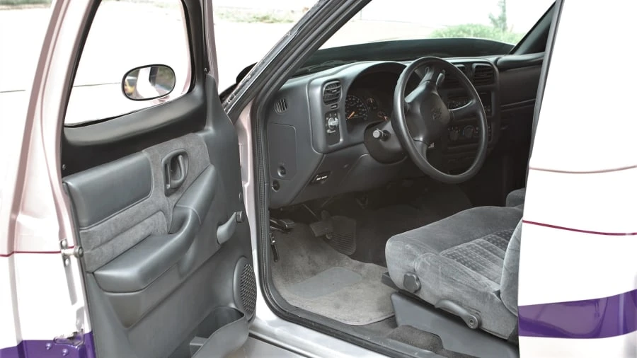 2001 Chevrolet S-10 - Image 5 of 10