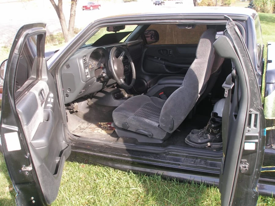 2001 Chevrolet S-10 - Image 3 of 8