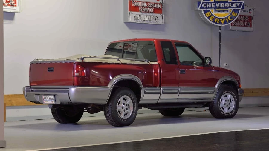 2001 Chevrolet S-10 - Image 3 of 12