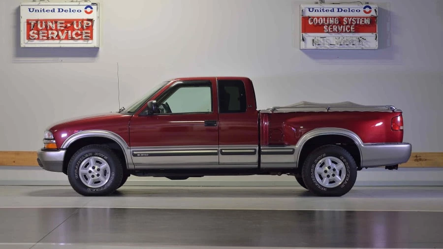 2001 Chevrolet S-10 - Image 8 of 12