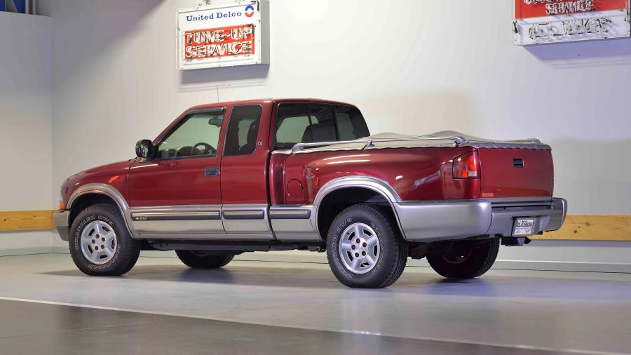 2001 Chevrolet S-10 - Image 11 of 12