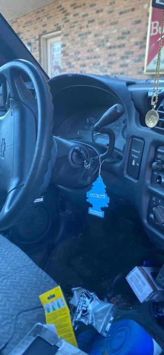 2001 Chevrolet S-10 - Image 2 of 5