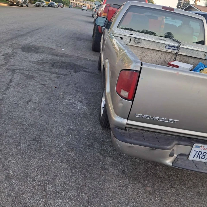 2001 Chevrolet S-10 - Image 3 of 12