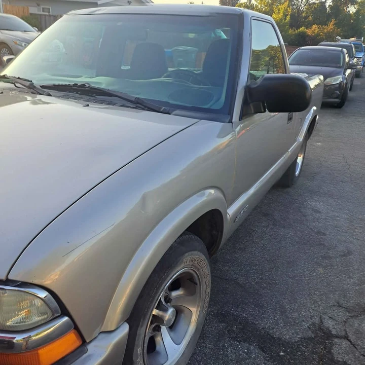 2001 Chevrolet S-10 - Image 6 of 12