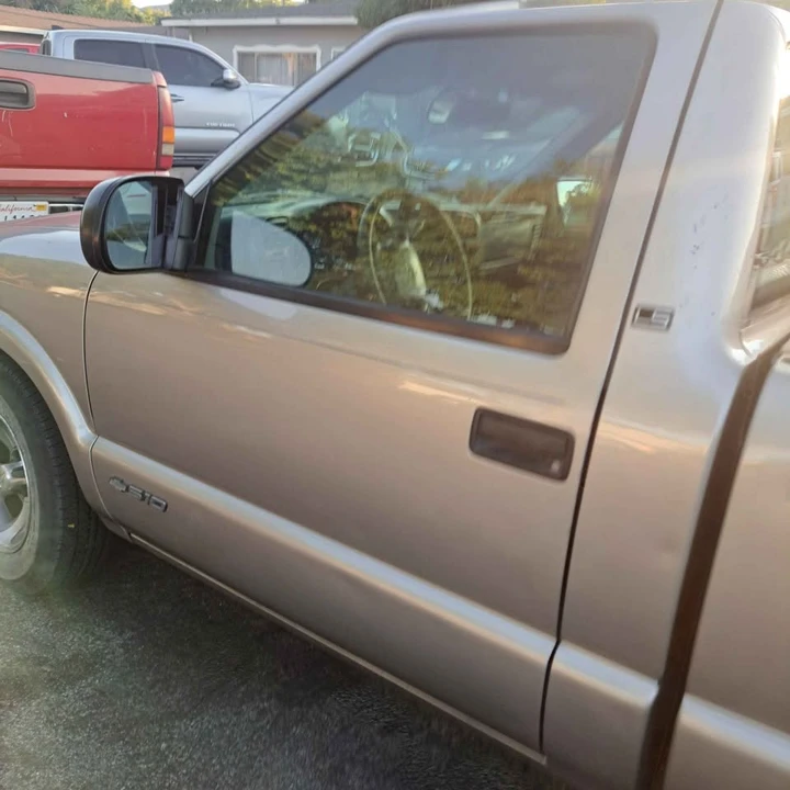 2001 Chevrolet S-10 - Image 4 of 12