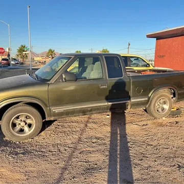 2001 Chevrolet S10 Regular Cab Short Bed