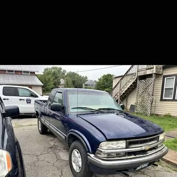 2001 Chevrolet S10 Regular Cab Short Bed