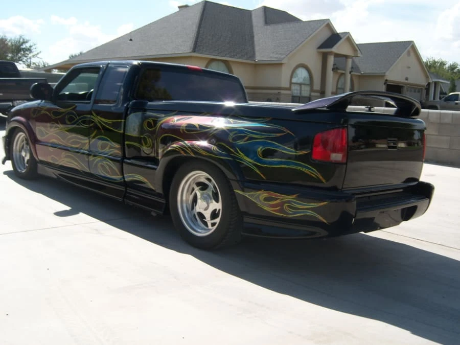 2001 Chevrolet S-10 - Image 2 of 7