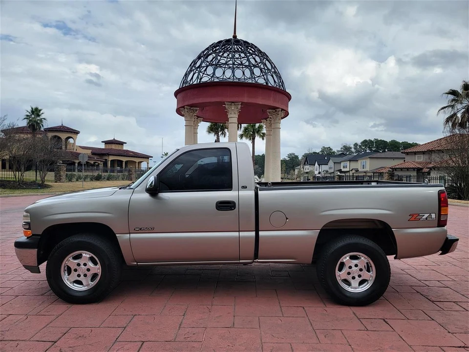 2001 Chevrolet Silverado 1st Gen - Image 2 of 31